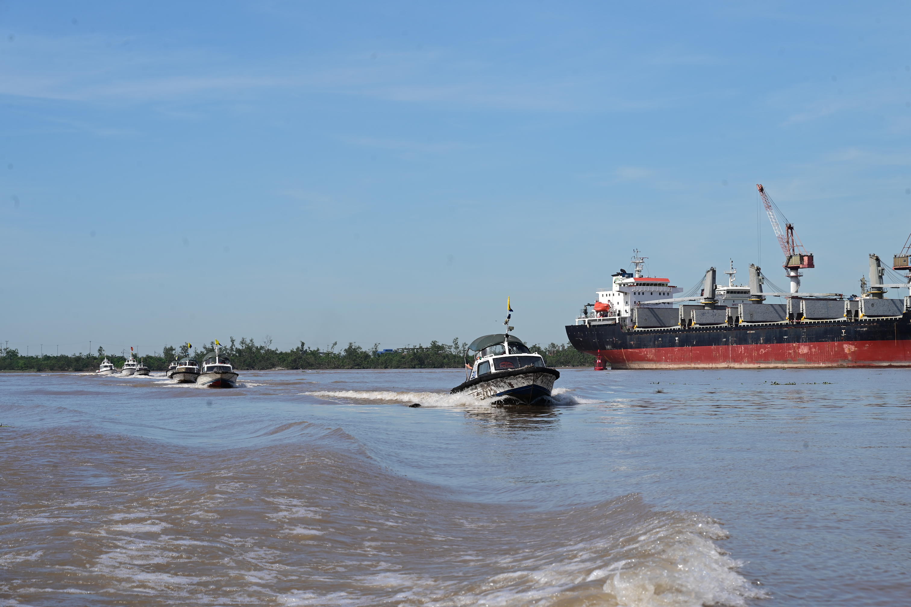 Tăng cường kiểm tra, bảo đảm an toàn giao thông đường thủy nội địa mùa mưa bão